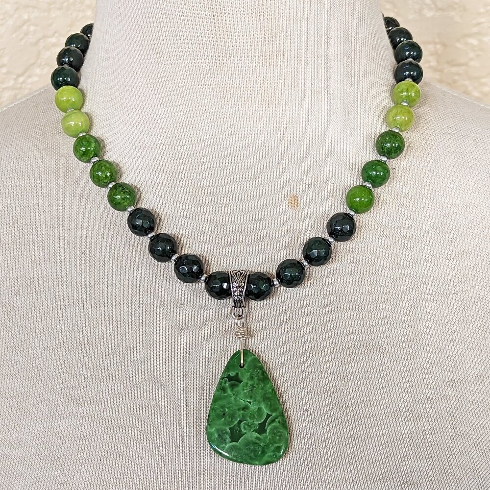Southwestern Olive & Lime Green Jade & Bloodstone Ombre Pendant Necklace